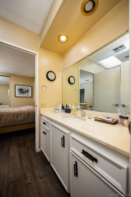 4650 Dulin Rd, Fallbrook CA: https://media.crmls.org/mediaz/61dd0a0c-8917-4e85-99f2-e47b82eec107.jpg