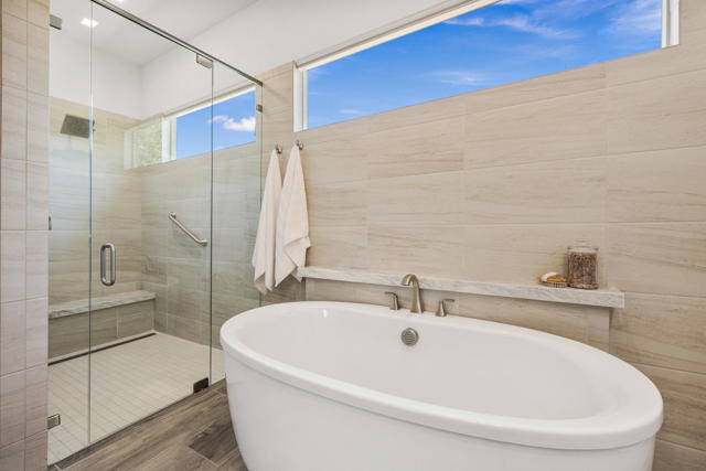 81350 Merv Griffin Way, La Quinta CA: https://media.crmls.org/mediaz/61dd0cce-80e1-45f3-9fd0-f8fd12b2e3d1.jpg