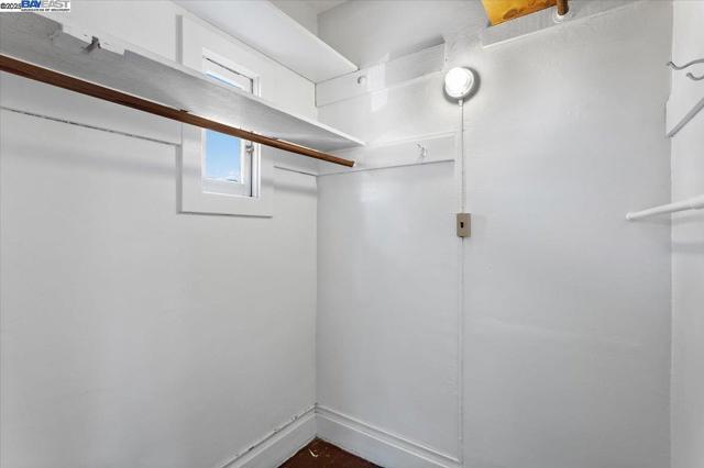 2255 Lincoln Ave., Alameda CA: https://media.crmls.org/mediaz/61dd1746-7ec8-4f6b-9160-053991ea40ce.jpg