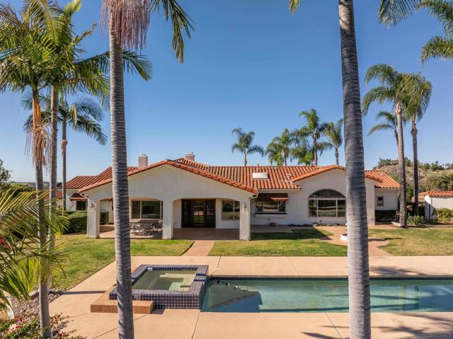 30343 Calle La Reina, Bonsall CA: https://media.crmls.org/mediaz/61dd904b-7f1d-49a2-ad07-e3a0e97b2227.jpg