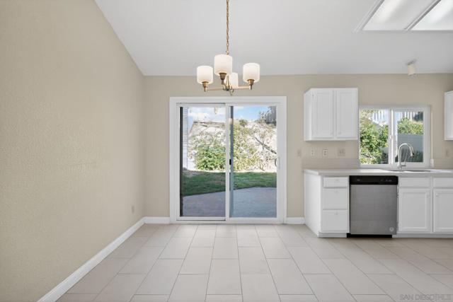 31850 Via Barraza, Temecula CA: https://media.crmls.org/mediaz/61ddaa63-3b9b-464b-a918-483053027299.jpg