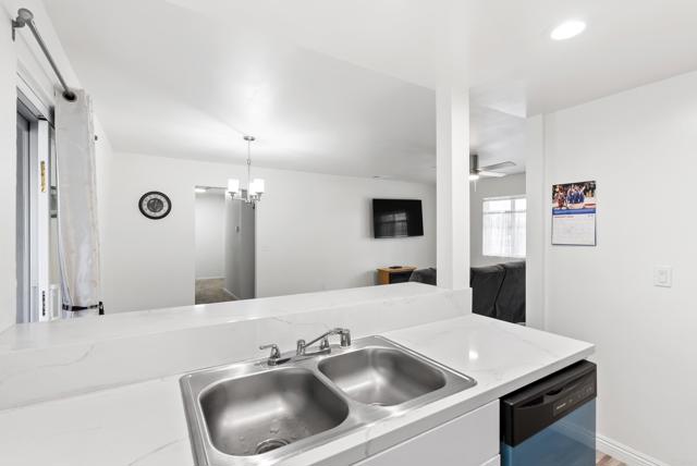 Detail Gallery Image 7 of 14 For 913 Amistad  Ct #D,  El Cajon,  CA 92019 - 2 Beds | 1 Baths
