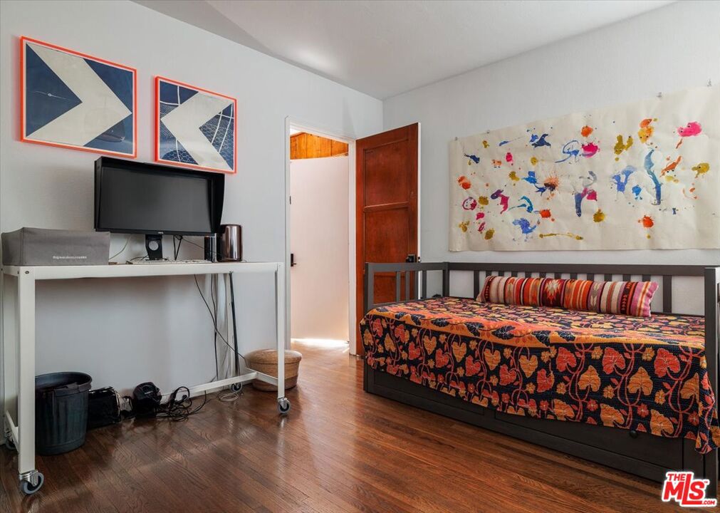 https://media.crmls.org/mediaz/61ddc2ca-b539-4759-854d-b3934ccbd613.jpg?preset=X-Large