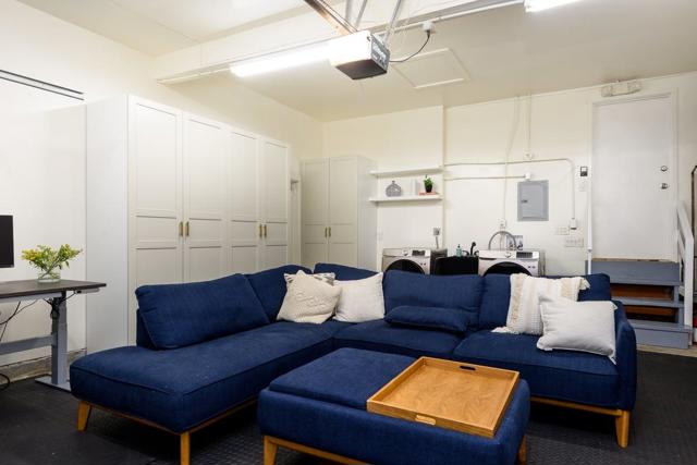 11 Meadow Court, San Mateo CA: https://media.crmls.org/mediaz/61dde69e-5af4-45d1-90c8-dfb3cb6bb3b0.jpg