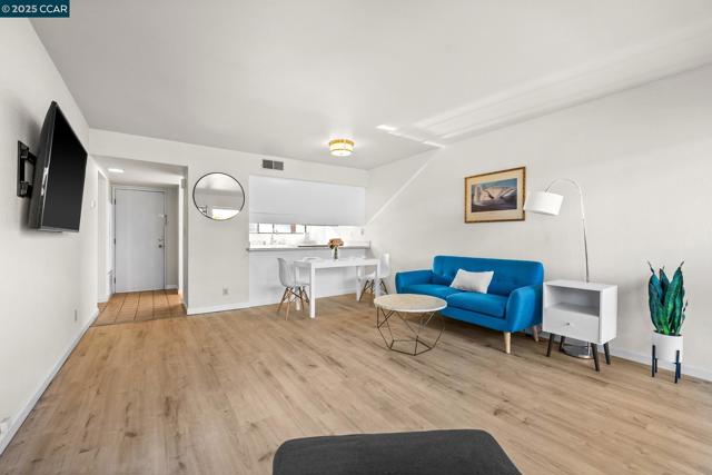 1600 Carmel Drive, Walnut Creek CA: https://media.crmls.org/mediaz/61de14f2-d80c-4ff0-ad1b-51c506cbf768.jpg