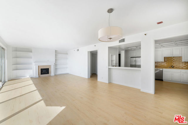 10550 Wilshire Boulevard, Los Angeles CA: https://media.crmls.org/mediaz/61dee28b-e345-46e2-b399-8e9755effce6.jpg