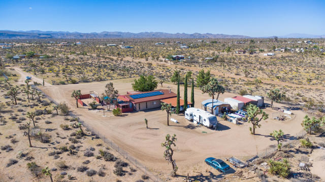 58189 Sunny Sands Drive, Yucca Valley CA: https://media.crmls.org/mediaz/61df12ed-f7c2-42d6-8fd4-1889f49b90e5.jpg