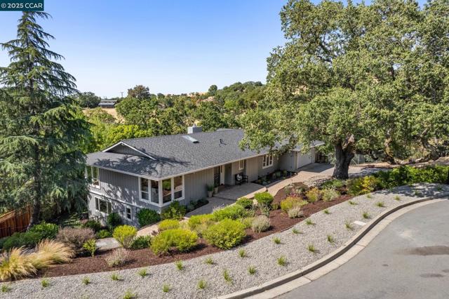 561 Morecroft Road, Lafayette CA: https://media.crmls.org/mediaz/61df3880-19b4-4065-8dd5-da078e9ab67a.jpg