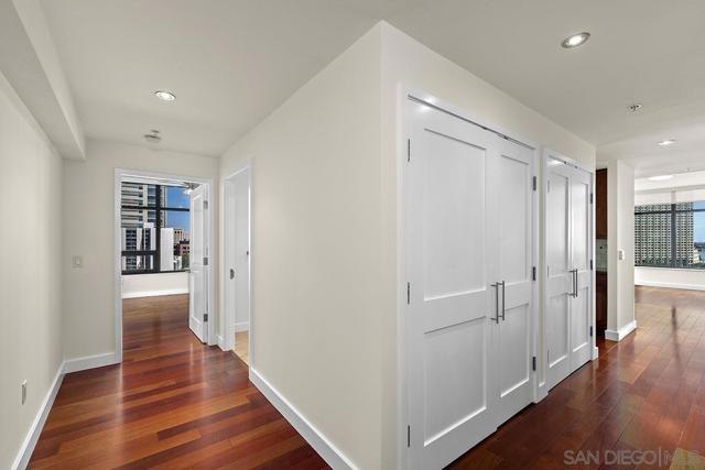 700 W E Street, San Diego CA: https://media.crmls.org/mediaz/61dff788-2f68-4bf9-a76e-f232ca621c0c.jpg