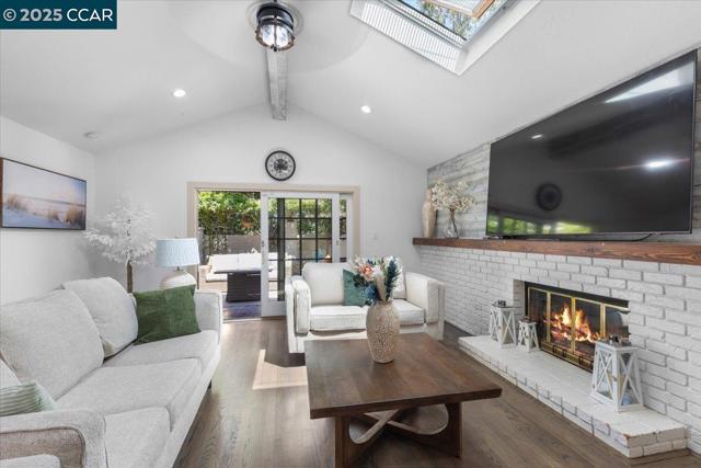 5497 Silver Sage Ct, Concord CA: https://media.crmls.org/mediaz/61e05cd9-0105-4254-bee6-8e861516048c.jpg