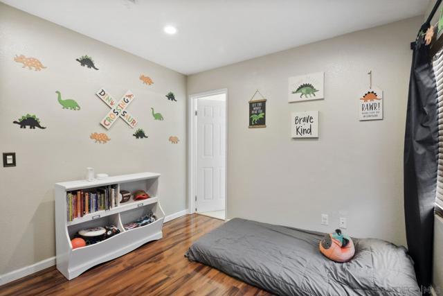 1376 Normandy Dr, Chula Vista CA: https://media.crmls.org/mediaz/61e1a483-cbaf-4ea2-b303-c3ba9687e87e.jpg
