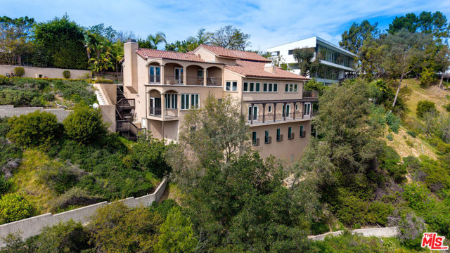 6 Bed Home for Sale in Los Angeles, California