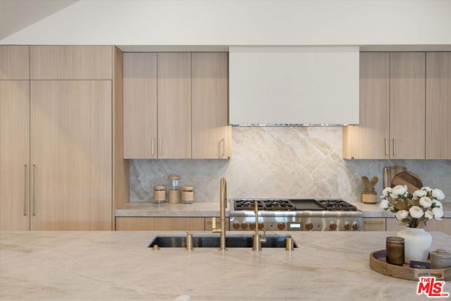 13949 Cumpston Street, Sherman Oaks CA: https://media.crmls.org/mediaz/61e1f47b-b7f1-445d-89d0-c645838ae5cd.jpg