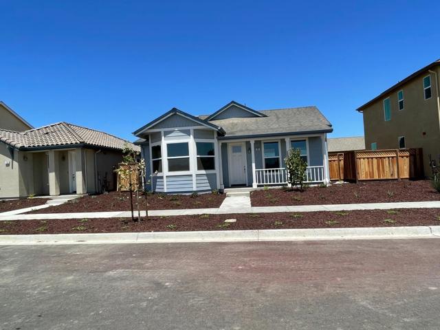 66 Boston Lane, King City CA: https://media.crmls.org/mediaz/61e21ff8-b73a-405a-bf34-0f184634172a.jpg