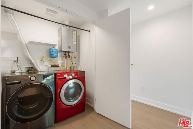 1345 Havenhurst Drive, West Hollywood CA: https://media.crmls.org/mediaz/61e27ef2-689e-4e91-bc55-f32a0af4560d.jpg