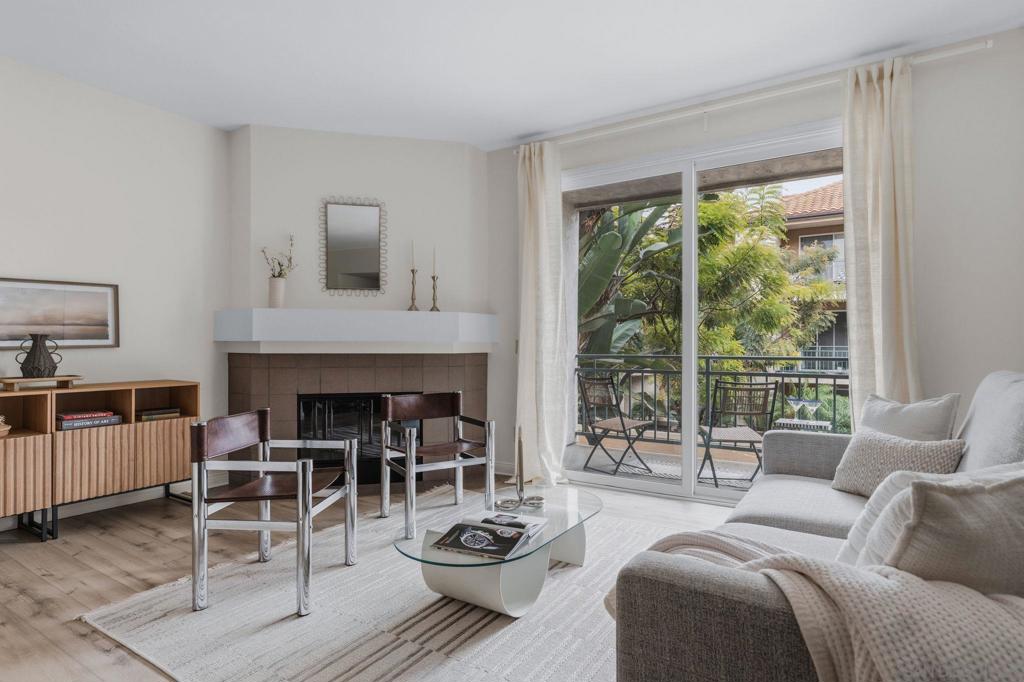 2150 Camino De La Reina #216