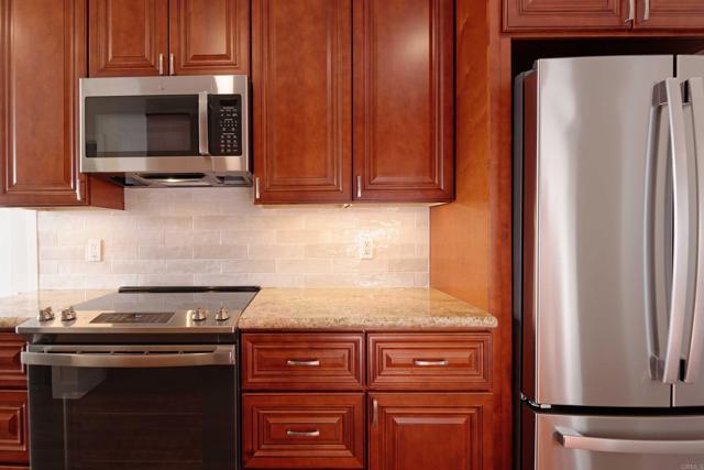 Image 3 of 26 For 1001 Genter St  6c