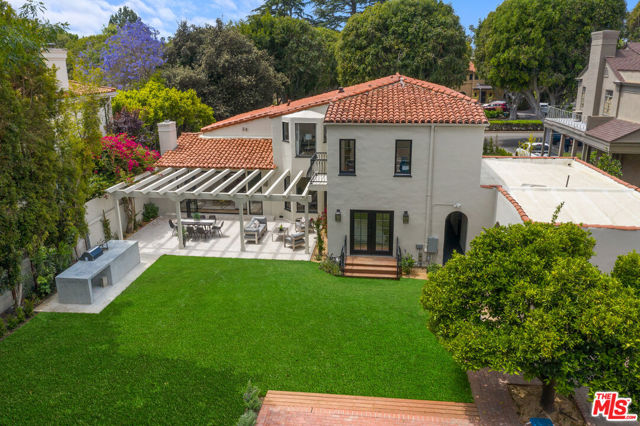 712 N RODEO Drive, Beverly Hills CA: https://media.crmls.org/mediaz/61e3dfc5-6acc-4982-9b88-212311bccd47.jpg