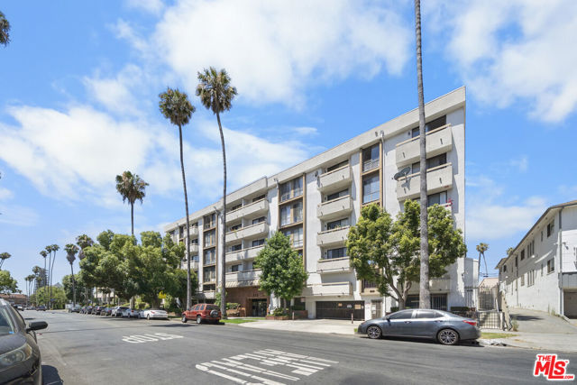 533 S St Andrews Place, Los Angeles CA: https://media.crmls.org/mediaz/61e3f46d-7b84-4336-a294-c8447052d4ff.jpg