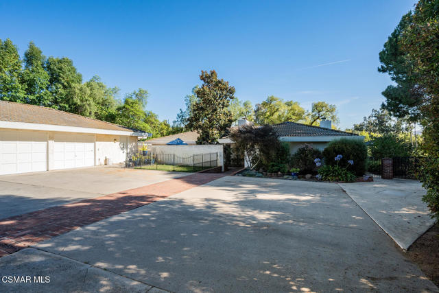 356 Laguna Terrace, Simi Valley CA: https://media.crmls.org/mediaz/61e449cb-d03e-40d1-8ce3-b888fb6e0b06.jpg