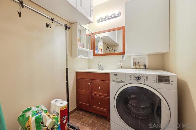 8741 Lake Murray Blvd, UNIT 8, San Diego CA: https://media.crmls.org/mediaz/61e44ddb-1994-4db2-8da6-96ed3905f05b.jpg