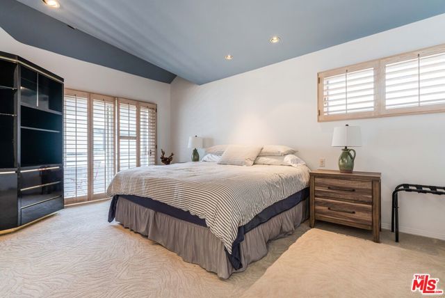 4611 Roma Court, Marina del Rey CA: https://media.crmls.org/mediaz/61e45758-981e-42bd-affd-259a68d32d1f.jpg
