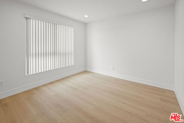 2700 Fletcher Drive, Los Angeles CA: https://media.crmls.org/mediaz/61e487b4-40f8-4217-b55d-83d1c006e784.jpg