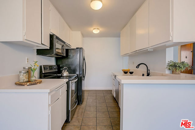 5950 Canterbury Drive, C210 photo 8