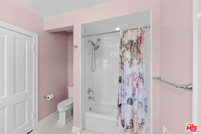 10736 Le Conte Avenue, Los Angeles CA: https://media.crmls.org/mediaz/61e4ece2-a5b1-44ce-8519-4553c46b1147.jpg