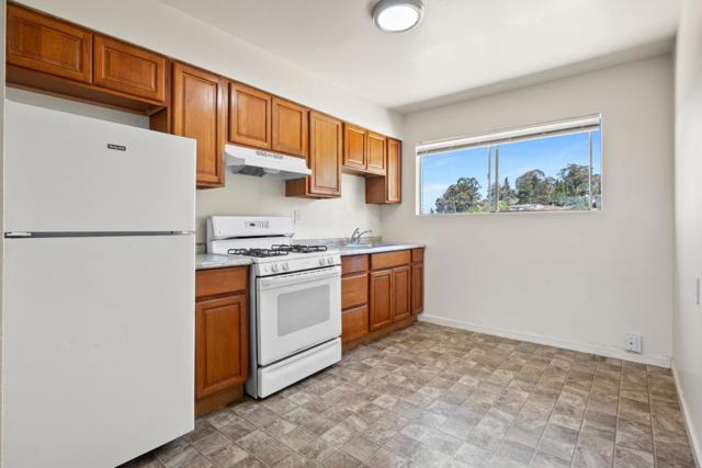 Image 10 of 33 For 24598 Sybil Avenue
