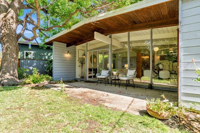 26 Roosevelt Circle, Palo Alto CA: https://media.crmls.org/mediaz/61e5adca-d3b2-4dae-ad79-cdad5fa573e3.jpg