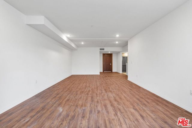 5245 Santa Monica Boulevard, Los Angeles CA: https://media.crmls.org/mediaz/61e60427-b22e-454f-8787-1c67fe998c59.jpg