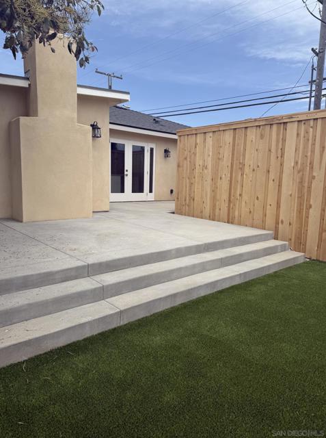 291 Ebony Avenue, Imperial Beach CA: https://media.crmls.org/mediaz/61e68e3f-ab63-4e30-a332-4f9cb4100d23.jpg
