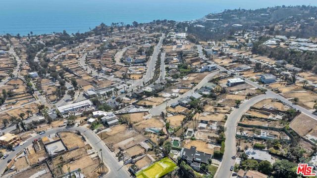 Drew Fenton | 887 Chattanooga Avenue Pacific Palisades CA | MLS: 7346712