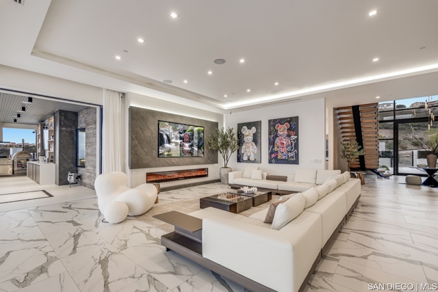 18386 Avenida Apice, Rancho Santa Fe CA: https://media.crmls.org/mediaz/61e740c0-de36-4eaa-af55-dc1a46a413cb.jpg