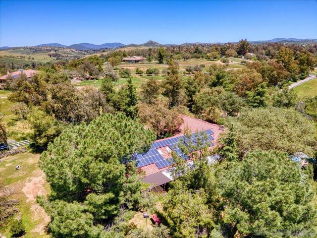 24903 Oakana Rd, Ramona CA: https://media.crmls.org/mediaz/61e8244c-07a2-4649-98a1-52be33d814b6.jpg