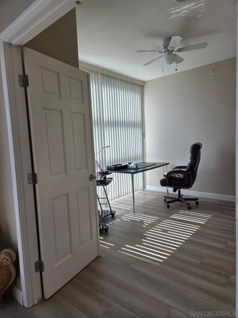 530 K St, San Diego CA: https://media.crmls.org/mediaz/61e88e0a-4c13-4728-9daa-fc34febca944.jpg