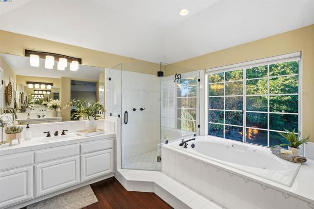 729 Montevino Dr, Pleasanton CA: https://media.crmls.org/mediaz/61e8d47d-4d99-4676-a645-623bb4f08eed.jpg