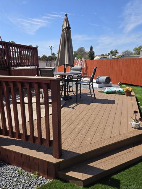1552 Merlot Ct, Vista CA: https://media.crmls.org/mediaz/61e91178-e44f-48b2-bfd5-8cba60fe9ace.jpg