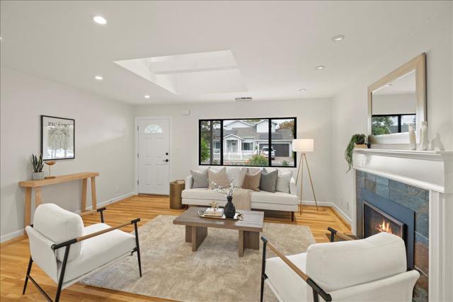 1059 Nilda Avenue, Mountain View CA: https://media.crmls.org/mediaz/61e9abad-9b61-4fbd-989f-4ac054788758.jpg