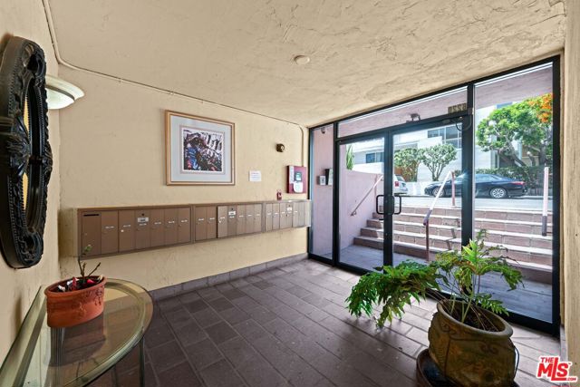 6220 Pacific Avenue, Playa del Rey CA: https://media.crmls.org/mediaz/61e9bf72-64e3-4f6f-90ad-bc7ac4a1b9ca.jpg