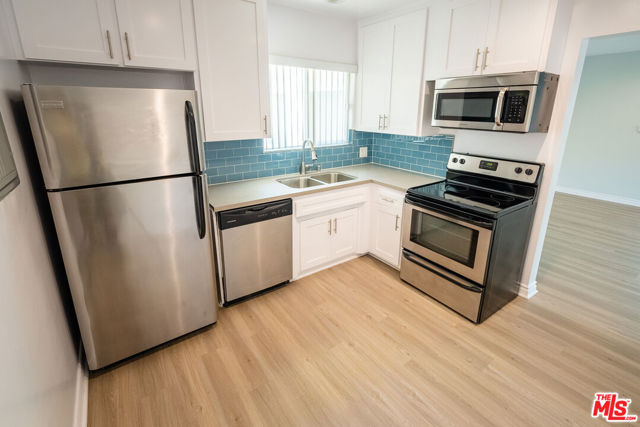 123 California Avenue, Santa Monica CA: https://media.crmls.org/mediaz/61e9f052-8c20-4929-8006-89d3b6050fed.jpg