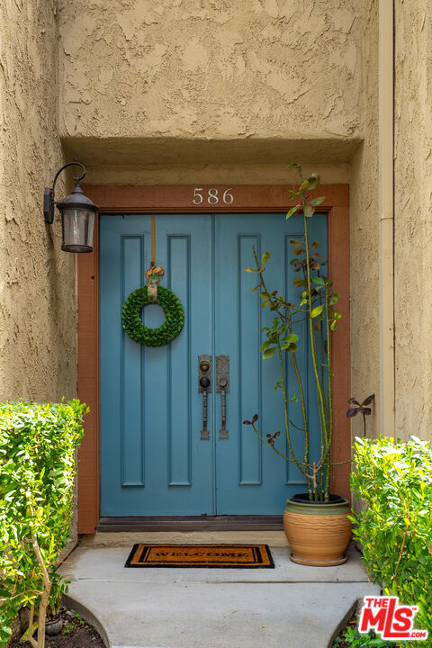 586 Rosewood Avenue photo 3