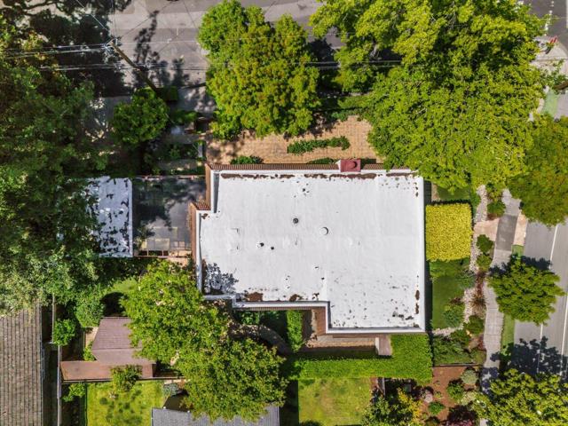 435 Edgewood Road, Redwood City CA: https://media.crmls.org/mediaz/61ea511f-b3e1-4b8c-b861-c47a69c75cfc.jpg