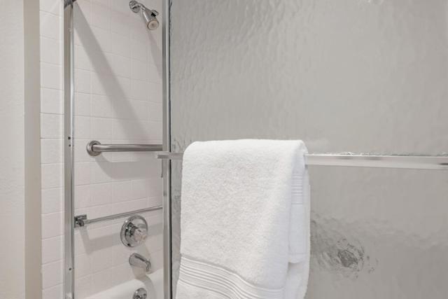 2140 Santa Cruz Avenue, Menlo Park CA: https://media.crmls.org/mediaz/61eb60e4-abab-4c21-81aa-f6a869a4eef9.jpg