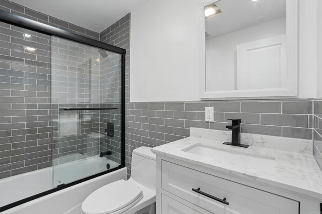 119 Nueva Ave, San Francisco CA: https://media.crmls.org/mediaz/61ec070d-995d-4135-a9c2-c18cd14dc208.jpg
