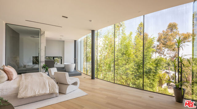 9277 Thrush Way, Los Angeles CA: https://media.crmls.org/mediaz/61ec11cf-7e3b-4ab3-a7ef-1d033630d206.jpg
