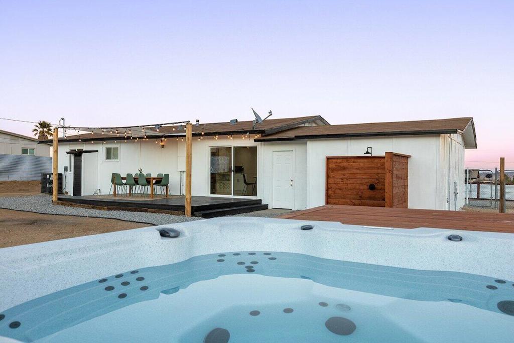 4790 Avenida La Candela