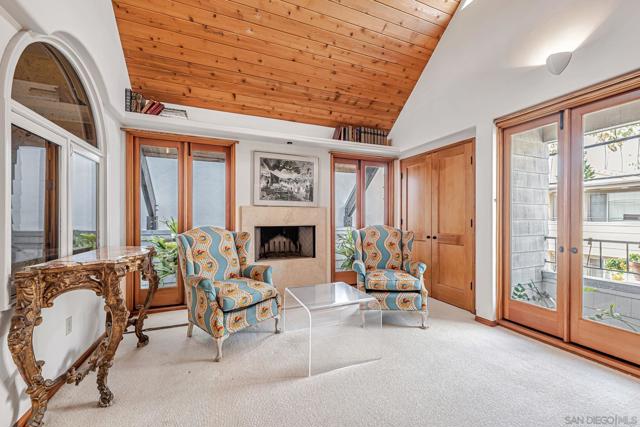 2210 Avenida De La Playa, La Jolla CA: https://media.crmls.org/mediaz/61ec8948-3196-455e-8d3e-65891f31fed6.jpg