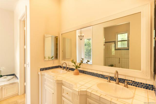 26691 Oak Trail Rd, Valley Center CA: https://media.crmls.org/mediaz/61ecbe66-7330-40b1-b981-ed5976894f99.jpg